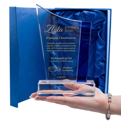 Statuetka Szklana na Rocznicę Ślubu z Grawerem Wyjątkowy Prezent