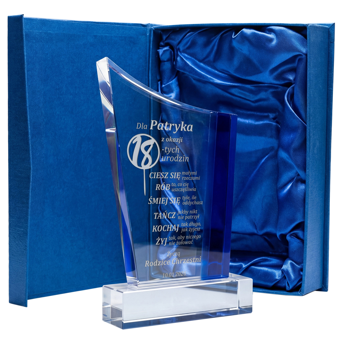Szklana statuetka z grawerem na 18 urodziny w ozdobnym pudełku